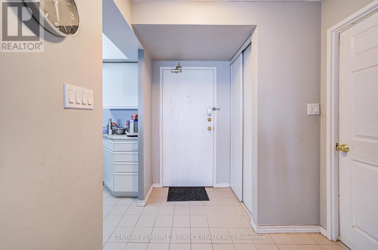 Photo 5 of 1003 1470 Midland Avenue, Toronto ON