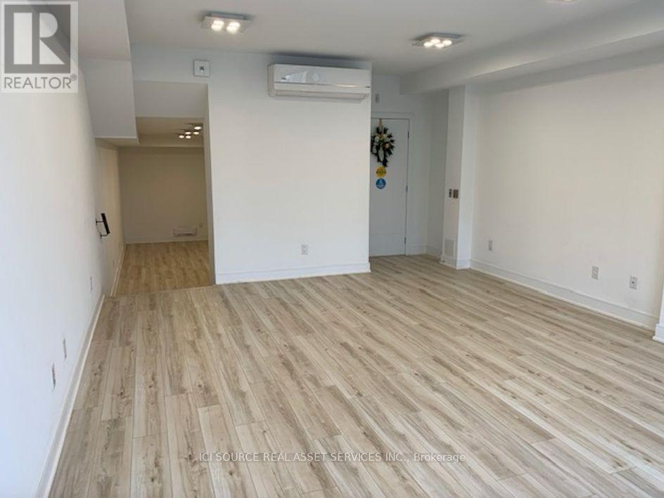 Photo 5 of 553 Lakeshore Road E, Mississauga ON