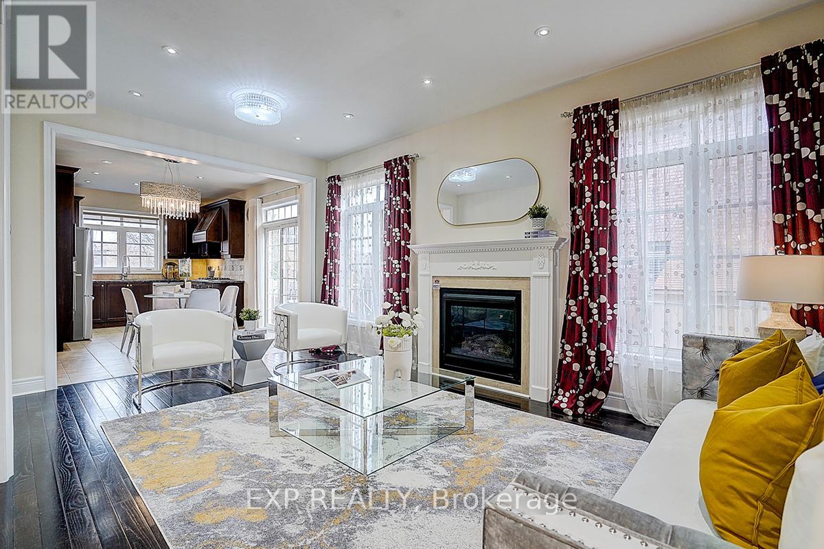 Photo 12 of 116 Dunlop Street, Richmond Hill ON