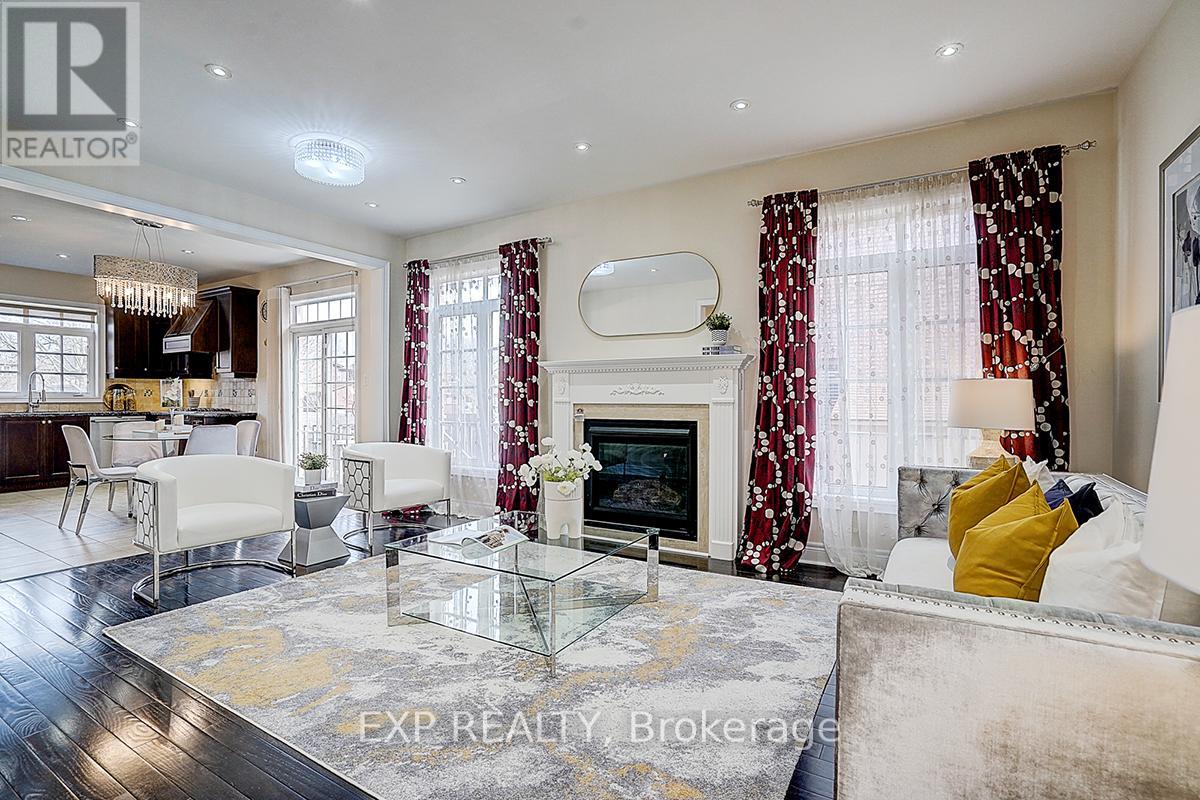 Photo 13 of 116 Dunlop Street, Richmond Hill ON