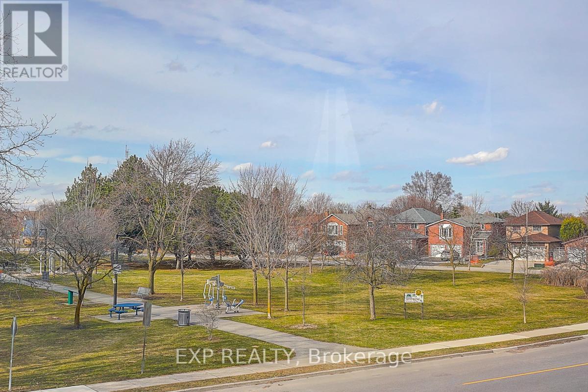 Photo 41 of 116 Dunlop Street, Richmond Hill ON
