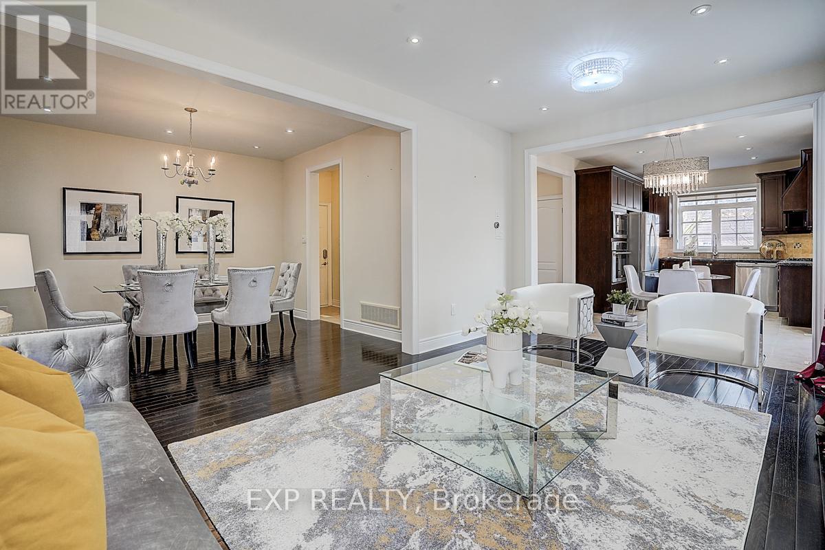 Photo 9 of 116 Dunlop Street, Richmond Hill ON