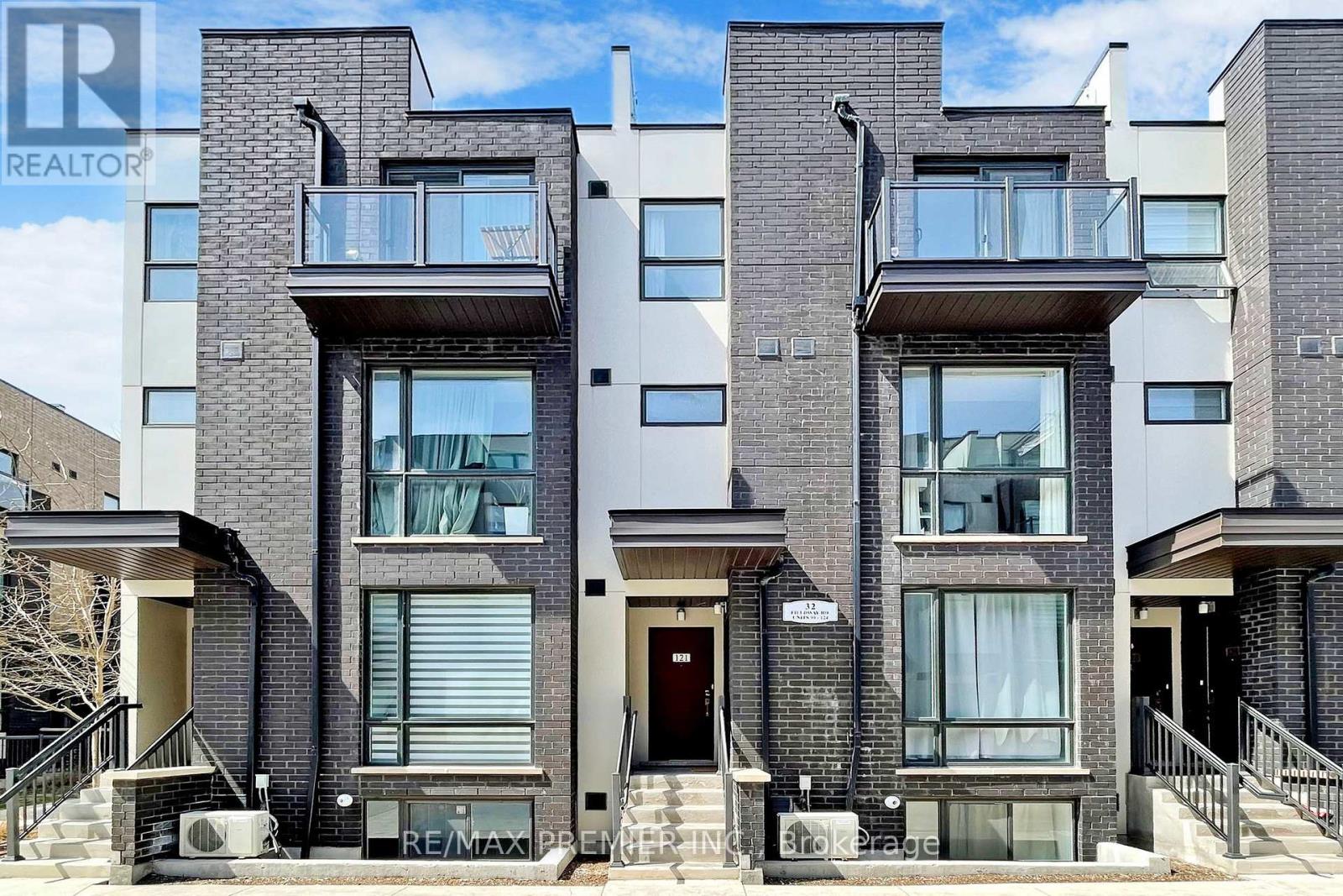 Photo 21 of 121 32 Fieldway Road, Toronto ON