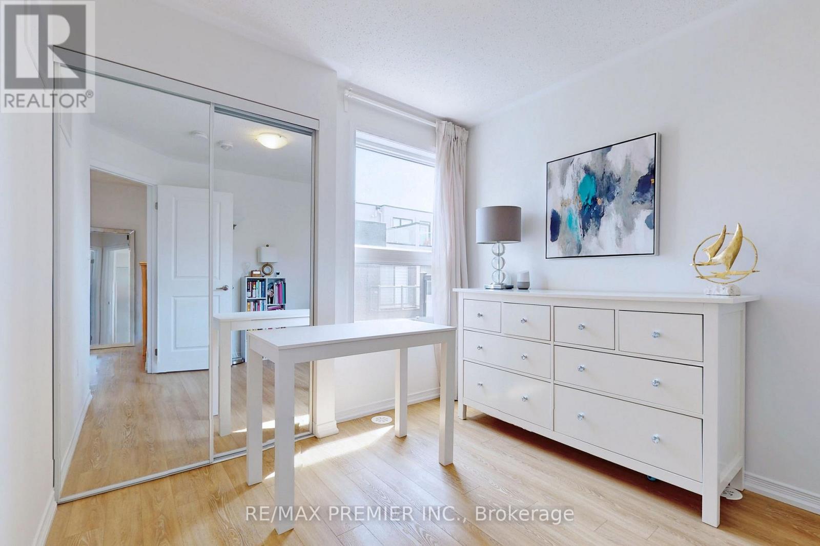 Photo 5 of 121 32 Fieldway Road, Toronto ON