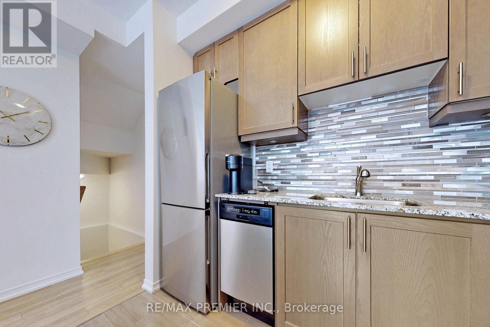 Photo 13 of 121 32 Fieldway Road, Toronto ON