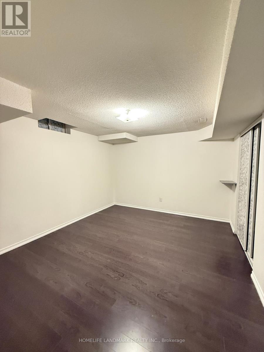 Photo 2 of 5932 Hemingway Road, Mississauga ON