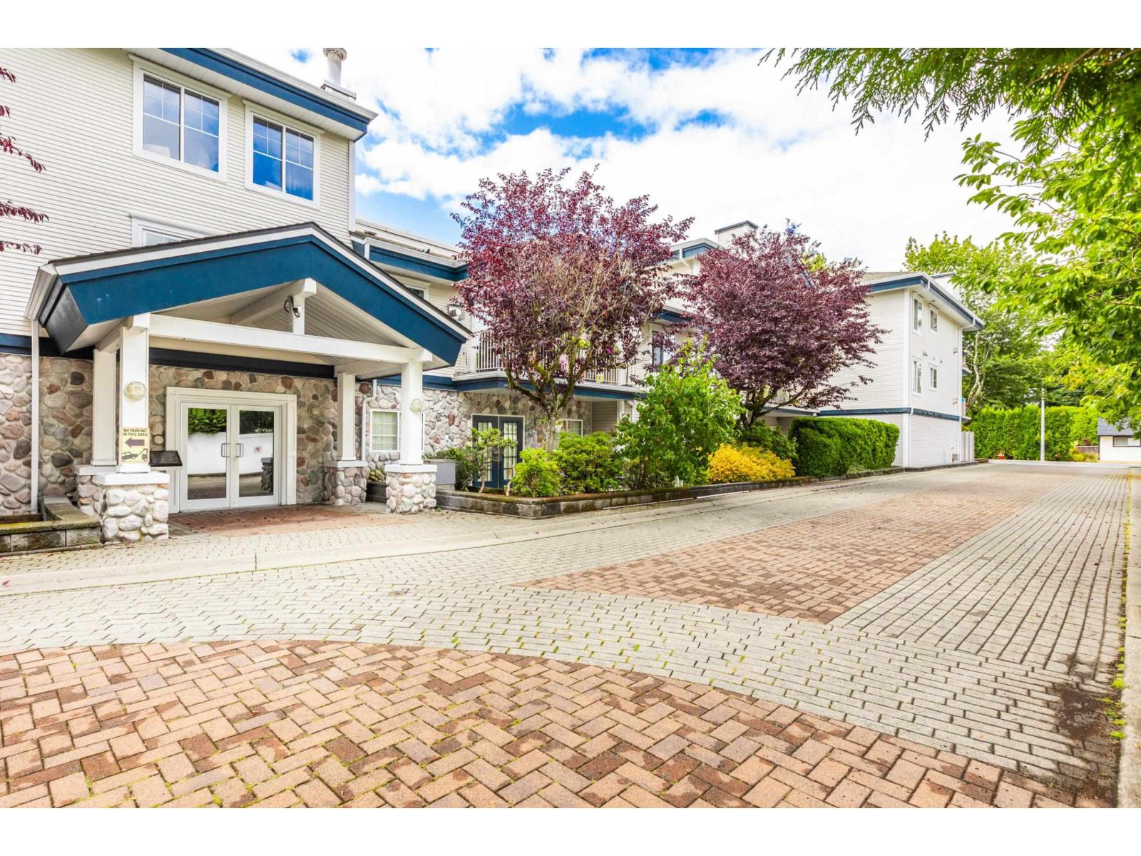 Photo 3 of 109 15298 20 Avenue, Surrey BC