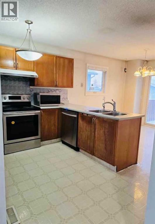 Single Family House Bi-level for Sale in  LA VALENCIA Gardens NE Monterey Park Calgary 