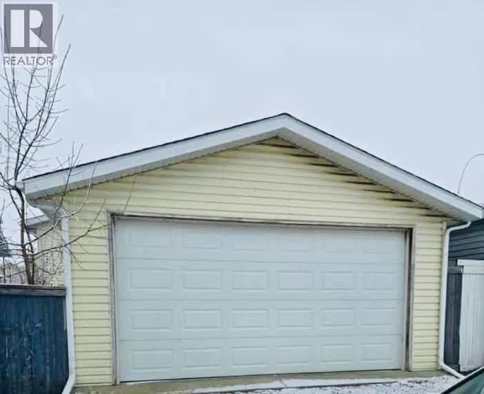 Single Family House Bi-level for Sale in  LA VALENCIA Gardens NE Monterey Park Calgary 