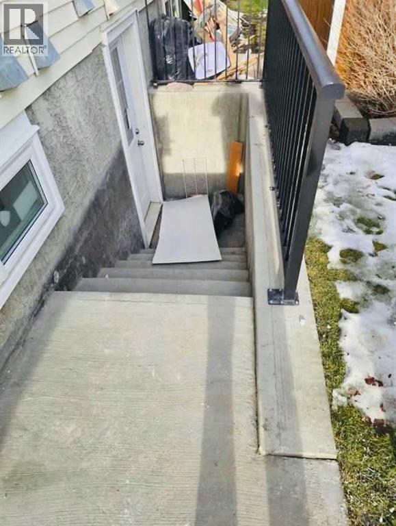 Single Family House Bi-level for Sale in  LA VALENCIA Gardens NE Monterey Park Calgary 