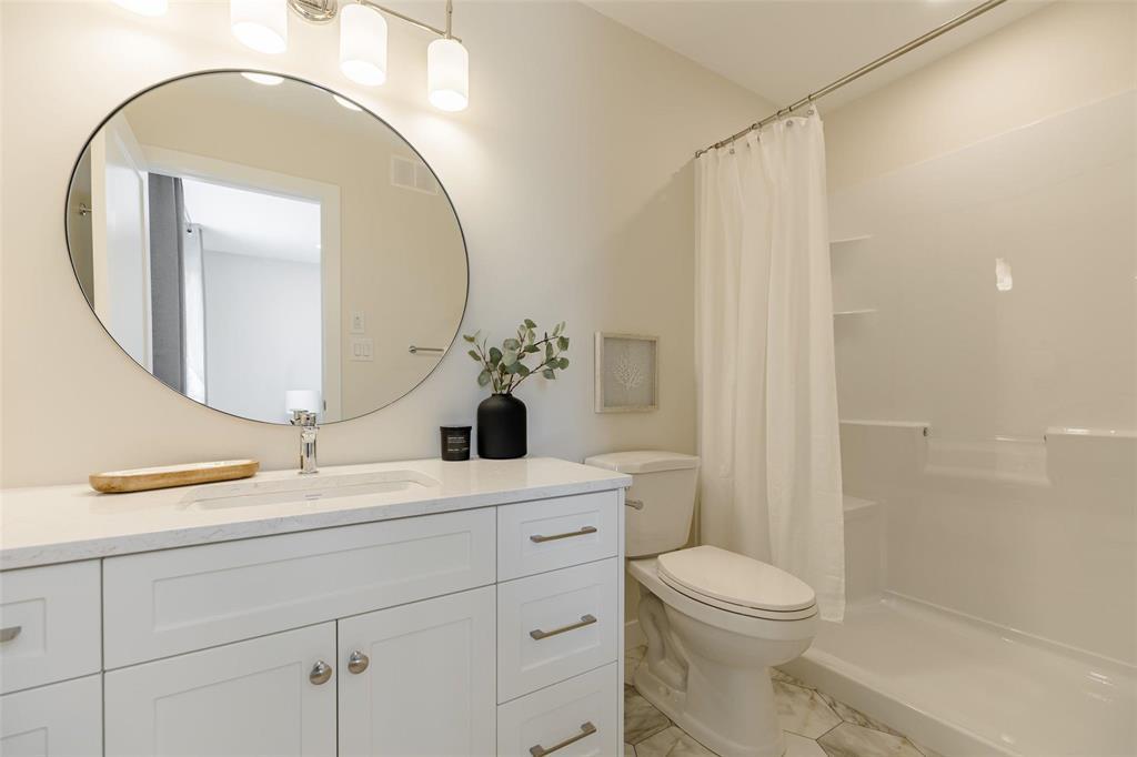Photo 24 of 10 Gleneagles Street, Niverville MB