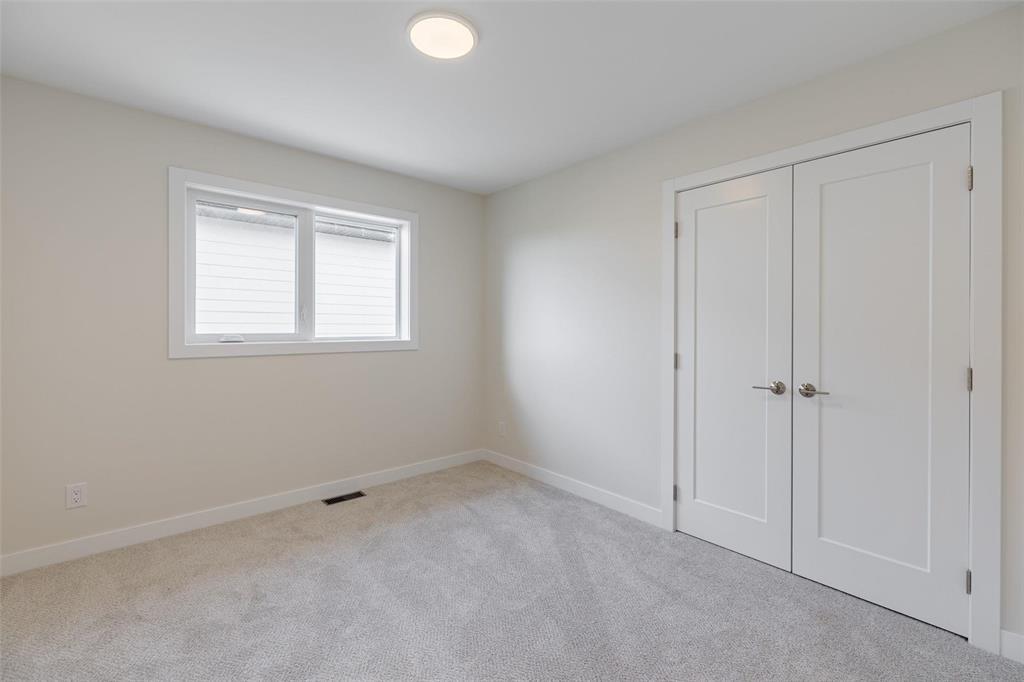 Photo 11 of 10 Gleneagles Street, Niverville MB