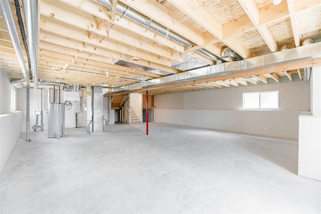 Photo 12 of 10 Gleneagles Street, Niverville MB