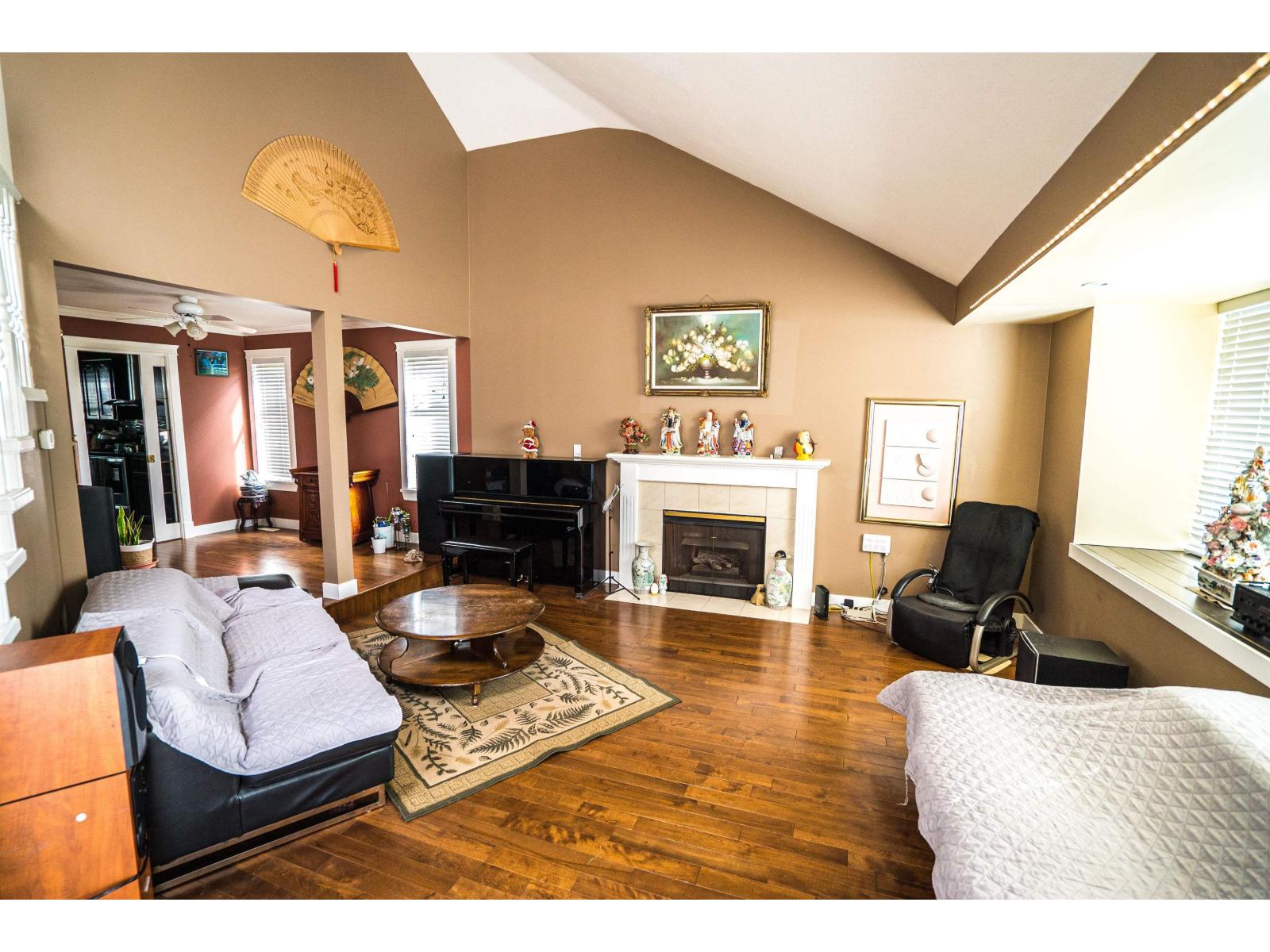 Photo 2 of 9420 157 Street, Surrey BC