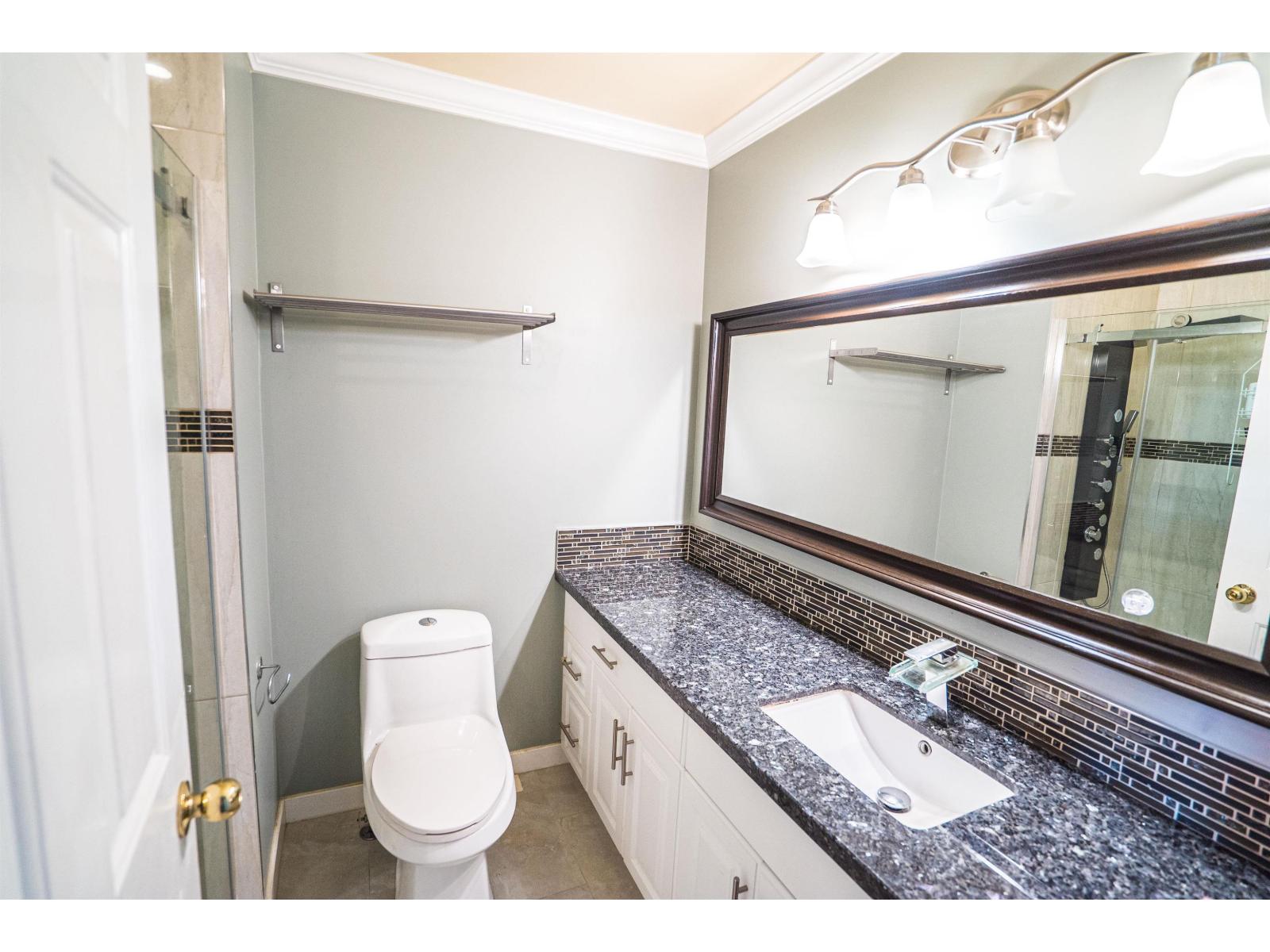 Photo 5 of 9420 157 Street, Surrey BC
