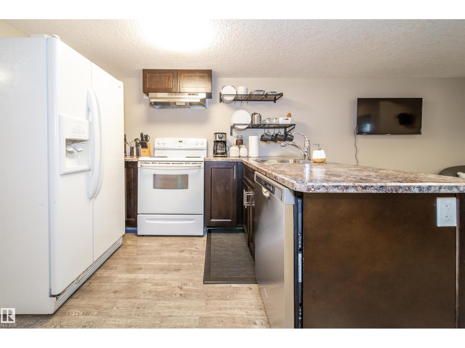 Photo 2 of 9449 152 St Nw Nw, Edmonton AB