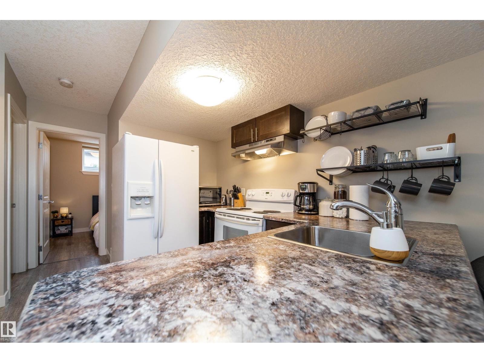 Photo 3 of 9449 152 St Nw Nw, Edmonton AB