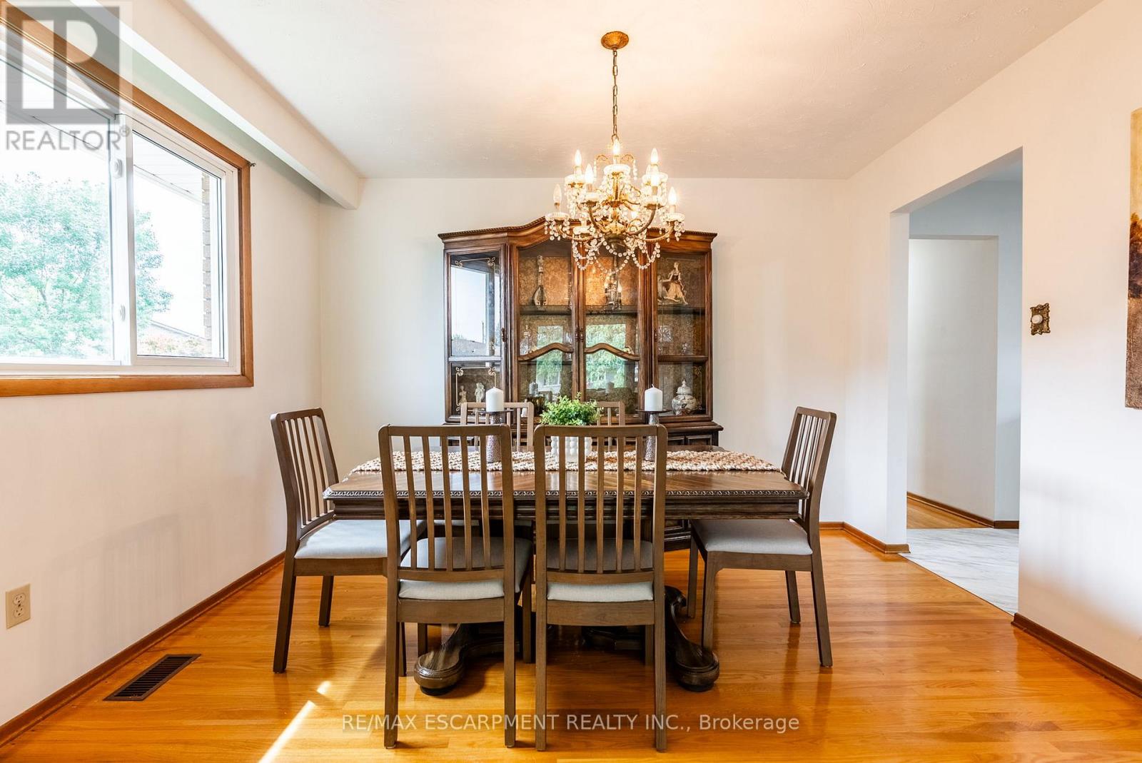 Photo 10 of 18 Renner Court, Hamilton ON