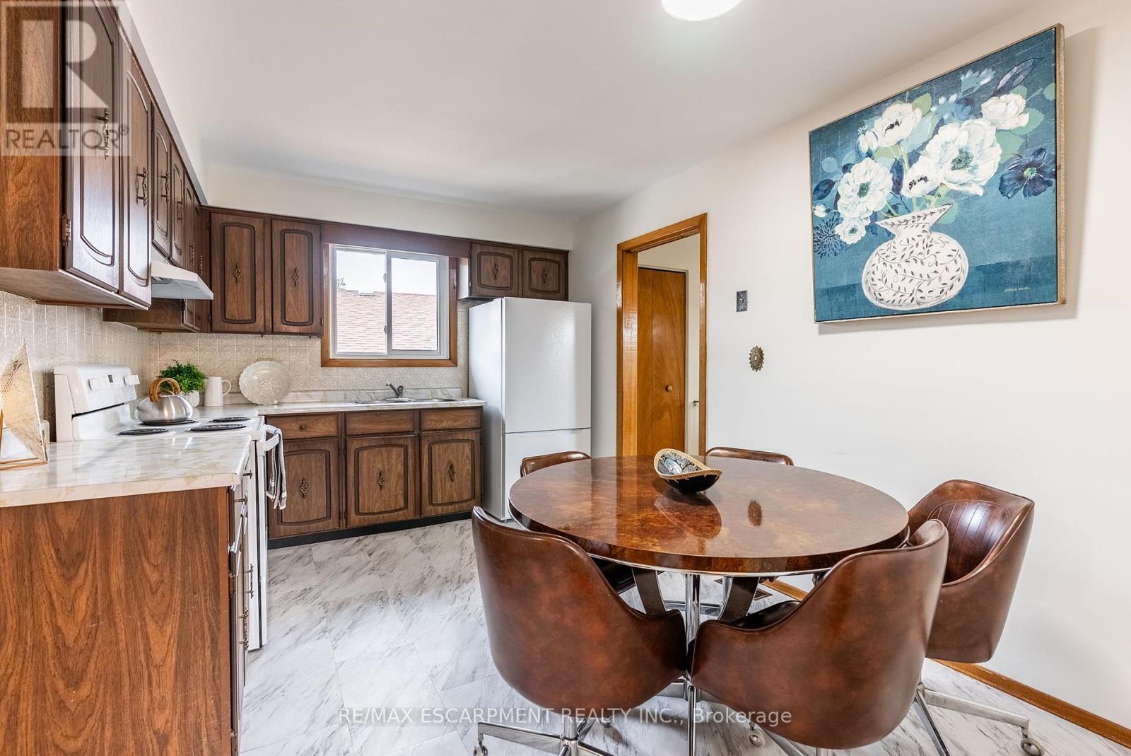 Photo 14 of 18 Renner Court, Hamilton ON