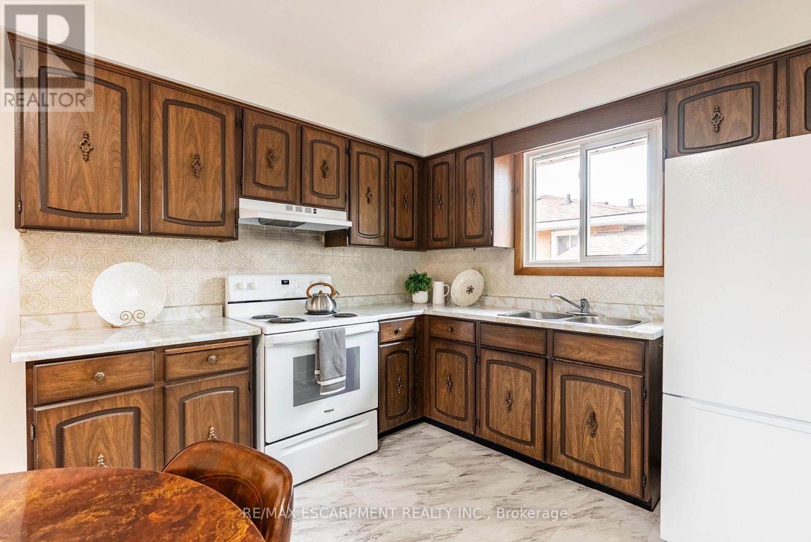 Photo 15 of 18 Renner Court, Hamilton ON