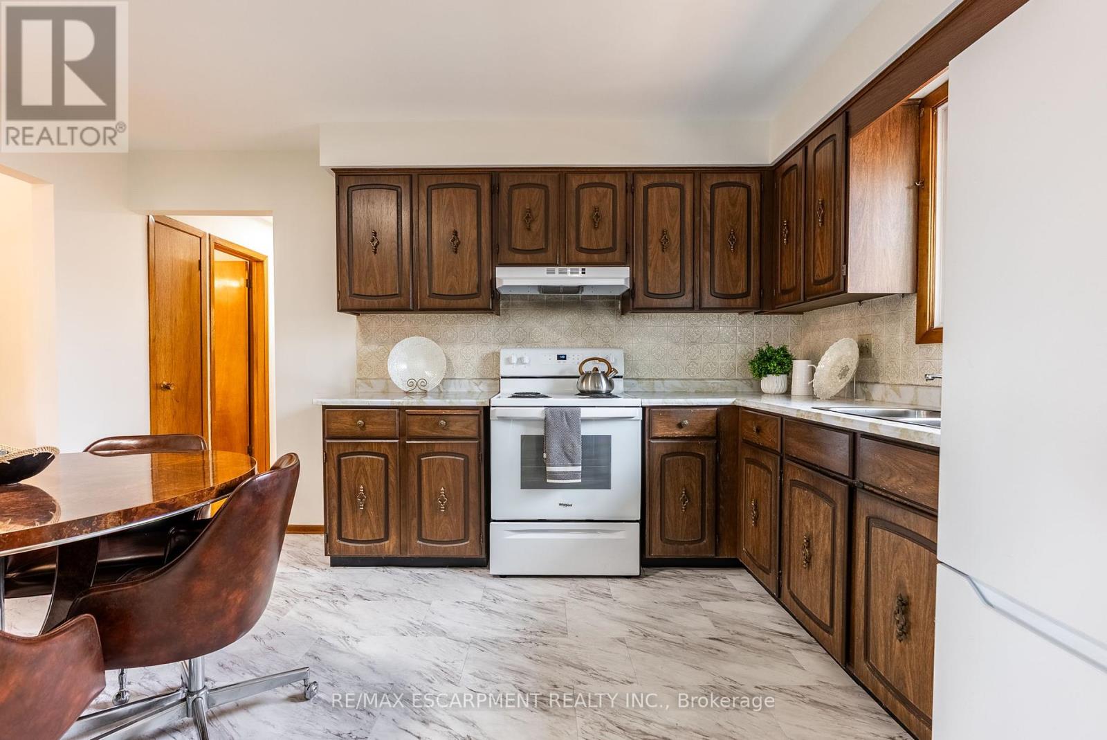 Photo 16 of 18 Renner Court, Hamilton ON
