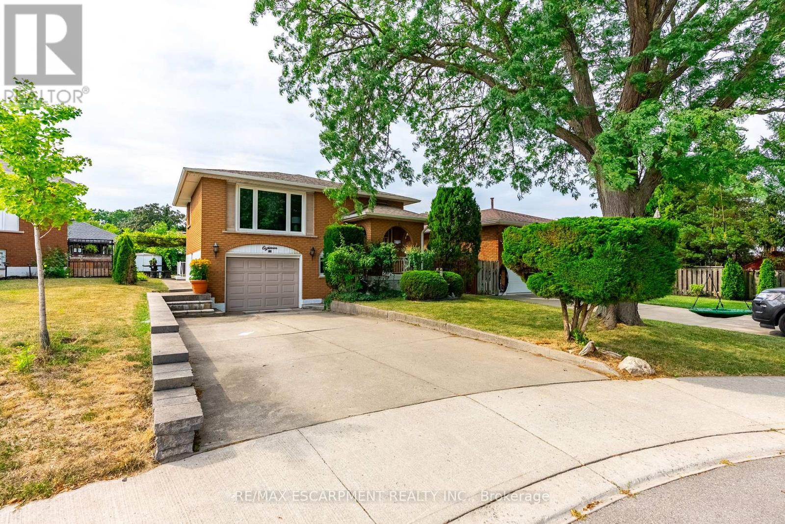 Photo 2 of 18 Renner Court, Hamilton ON