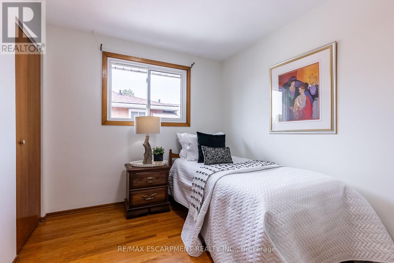 Photo 24 of 18 Renner Court, Hamilton ON