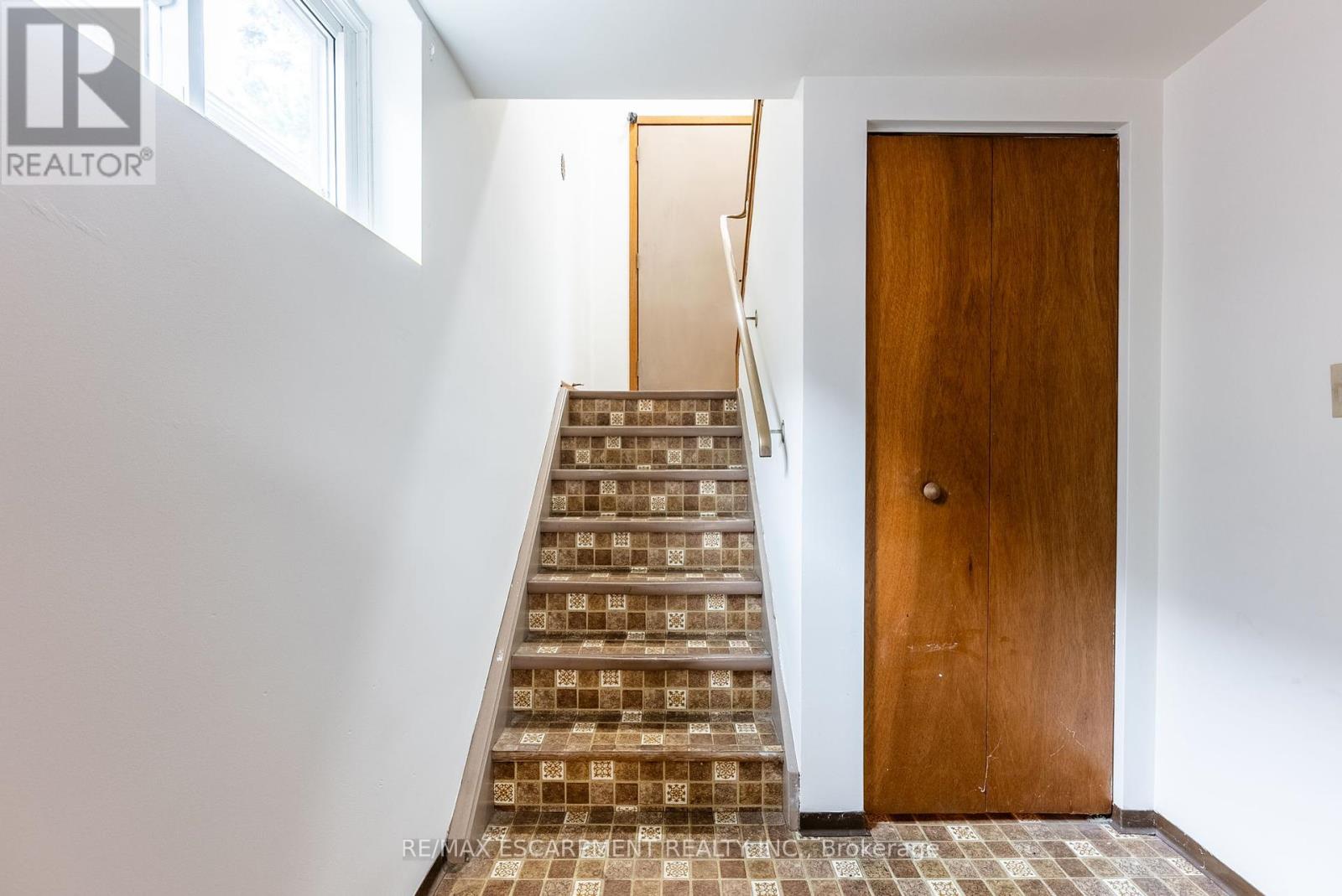 Photo 28 of 18 Renner Court, Hamilton ON