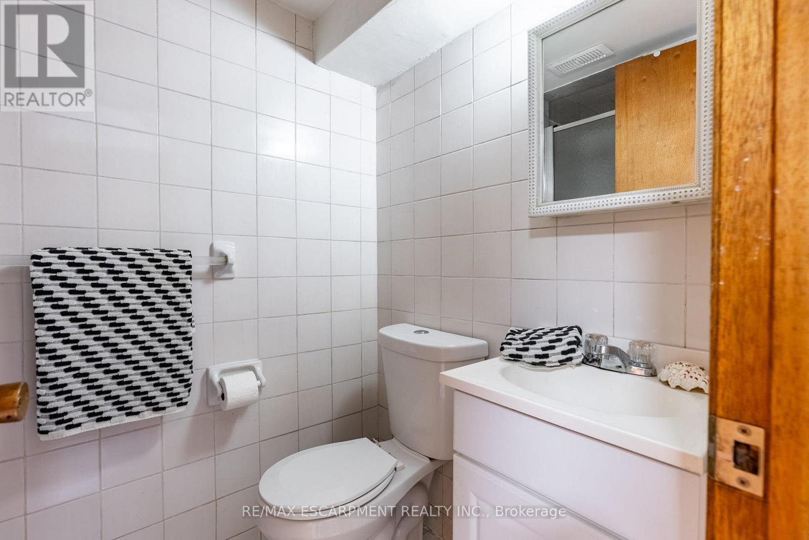 Photo 33 of 18 Renner Court, Hamilton ON