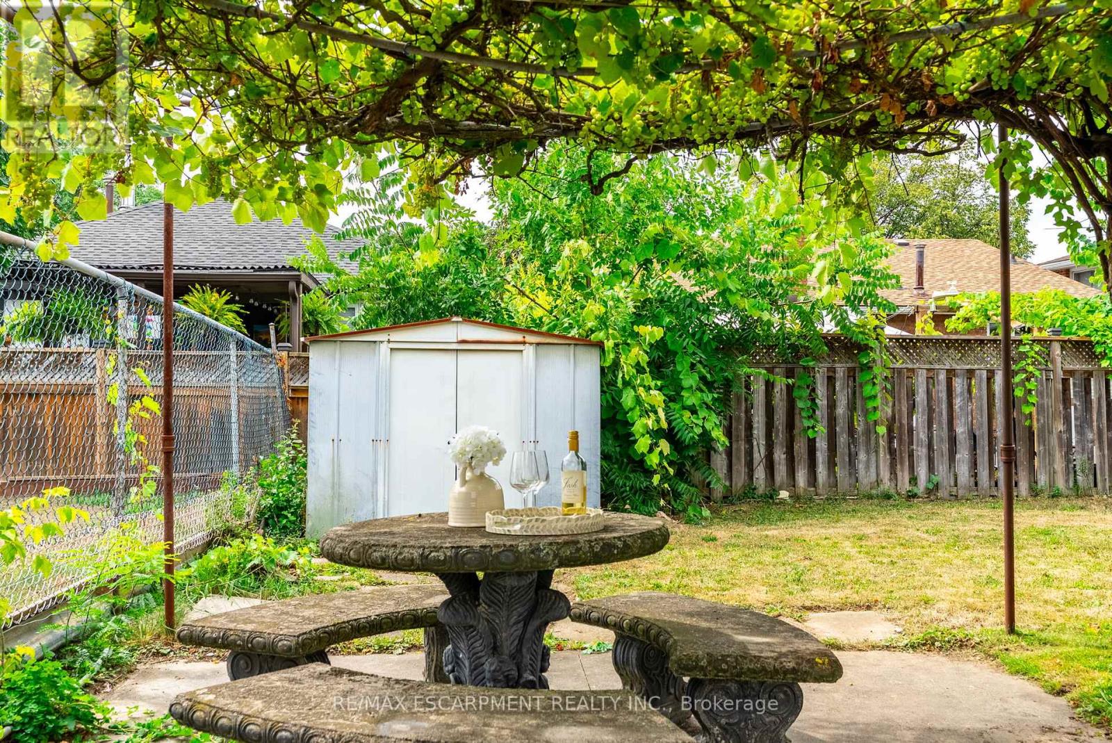 Photo 36 of 18 Renner Court, Hamilton ON