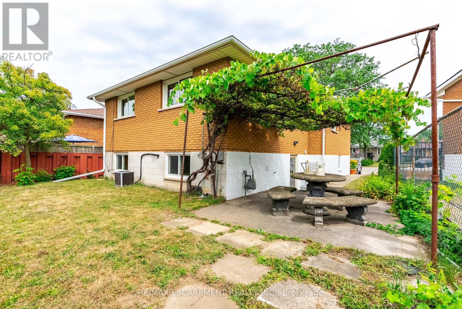 Photo 37 of 18 Renner Court, Hamilton ON