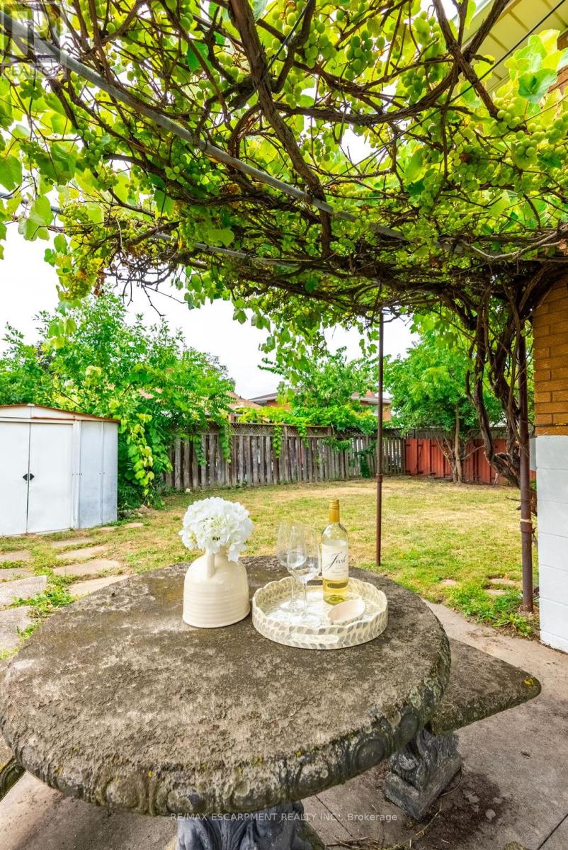 Photo 38 of 18 Renner Court, Hamilton ON