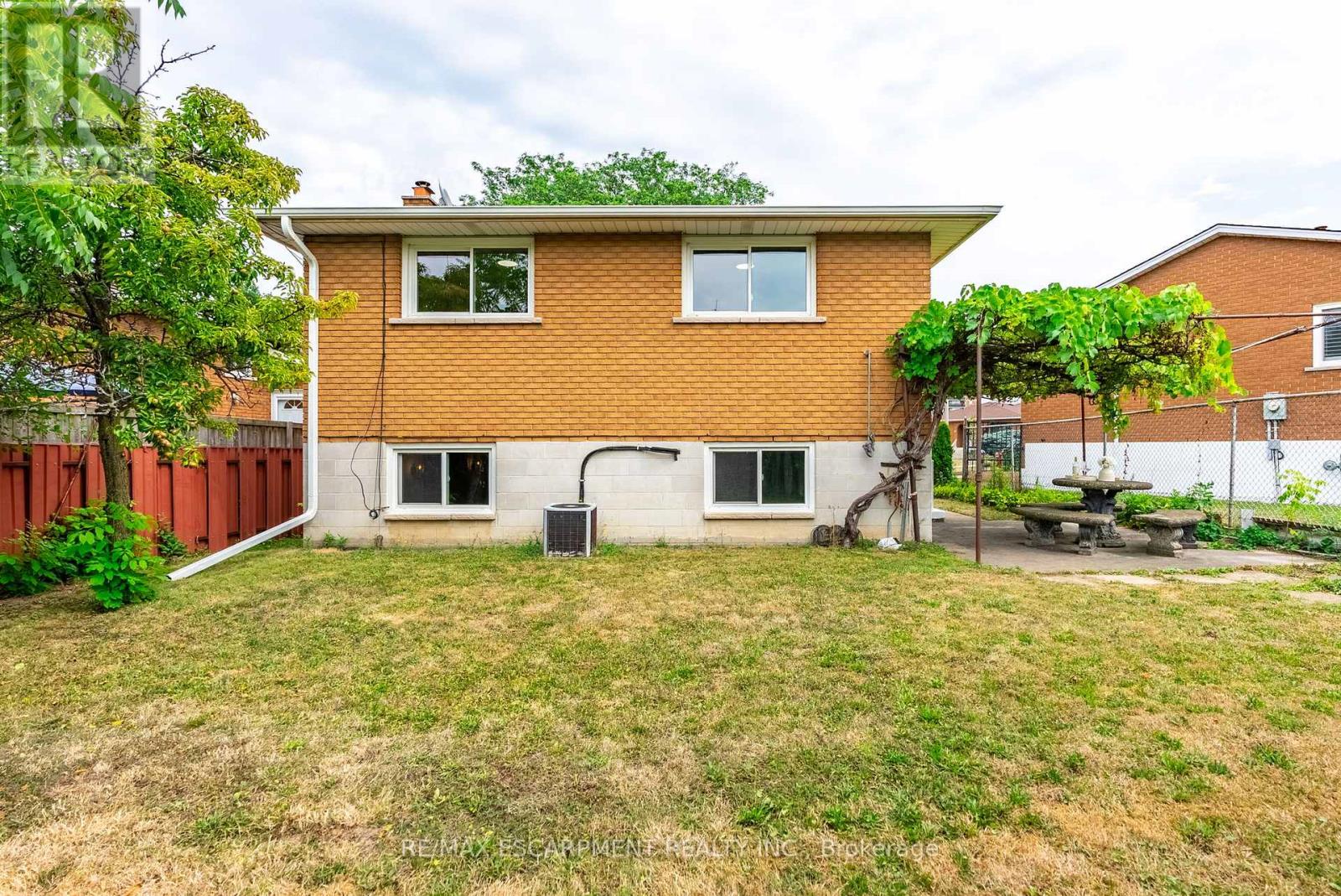 Photo 39 of 18 Renner Court, Hamilton ON
