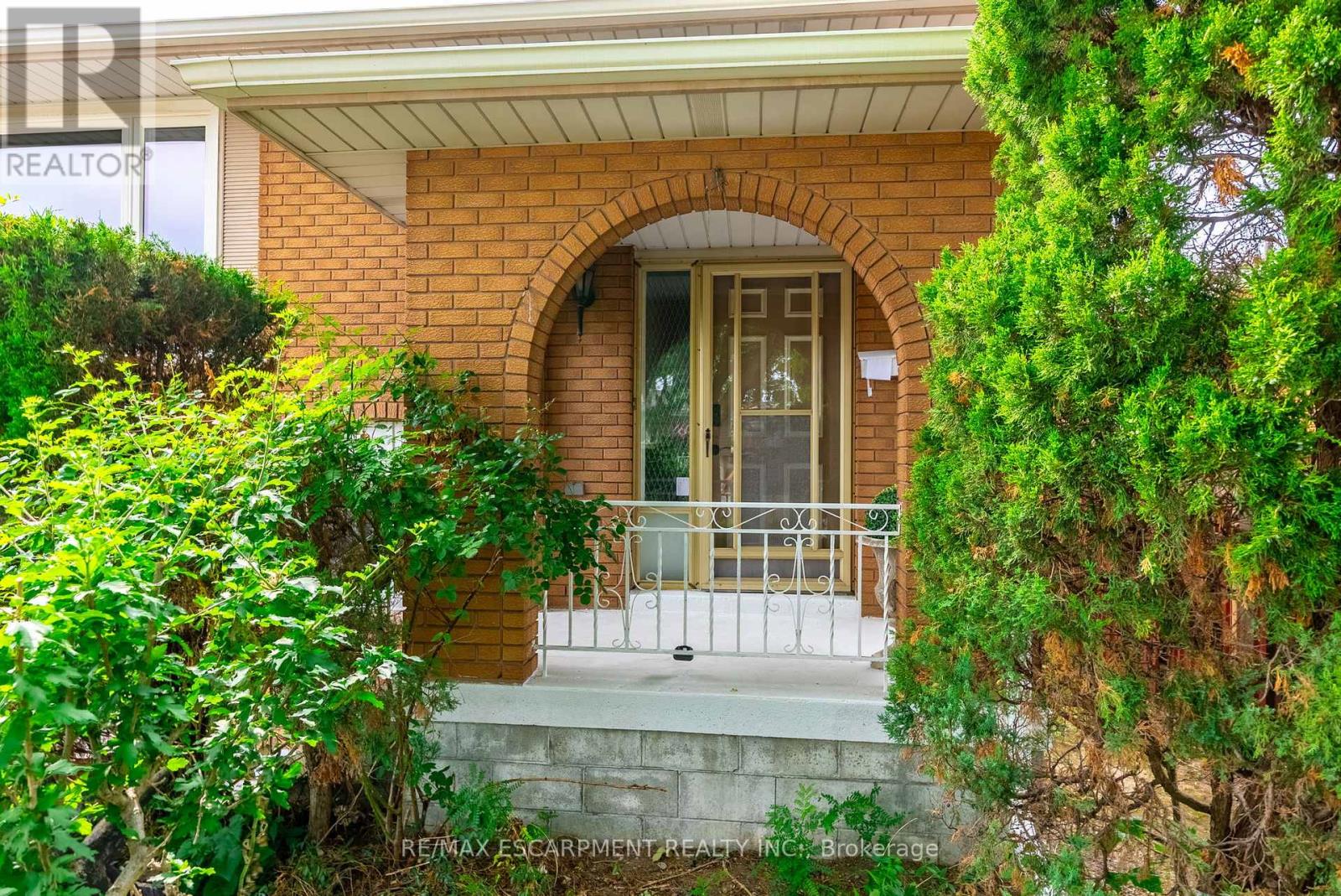 Photo 4 of 18 Renner Court, Hamilton ON
