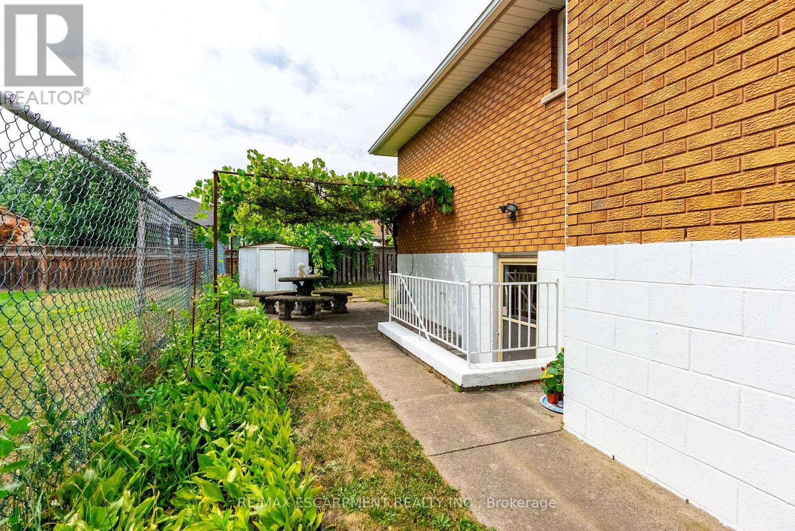 Photo 40 of 18 Renner Court, Hamilton ON