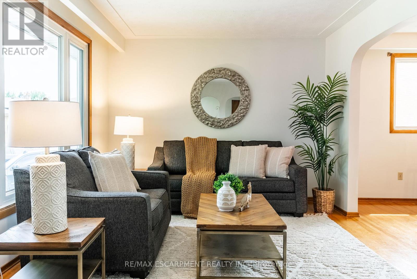 Photo 8 of 18 Renner Court, Hamilton ON