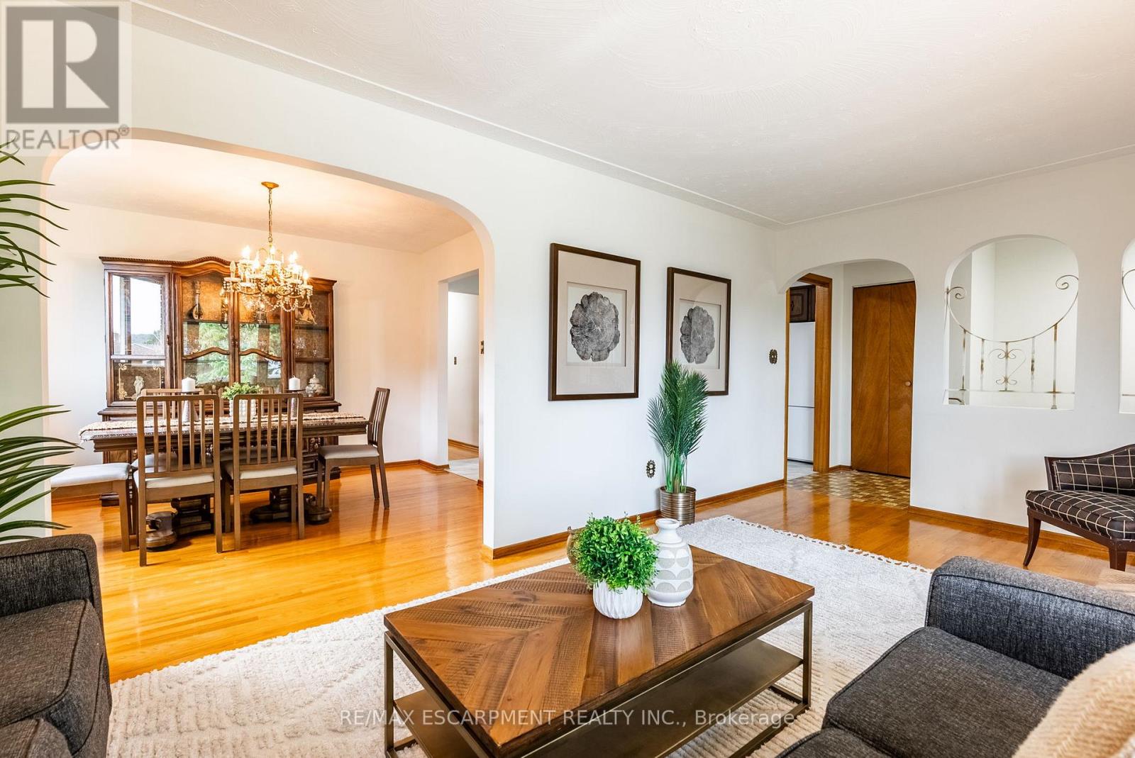 Photo 9 of 18 Renner Court, Hamilton ON
