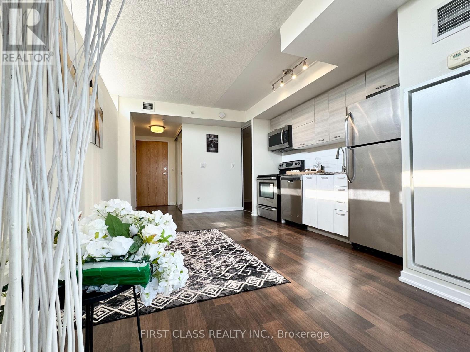 Photo 7 of 313 20 Joe Shuster Way, Toronto ON