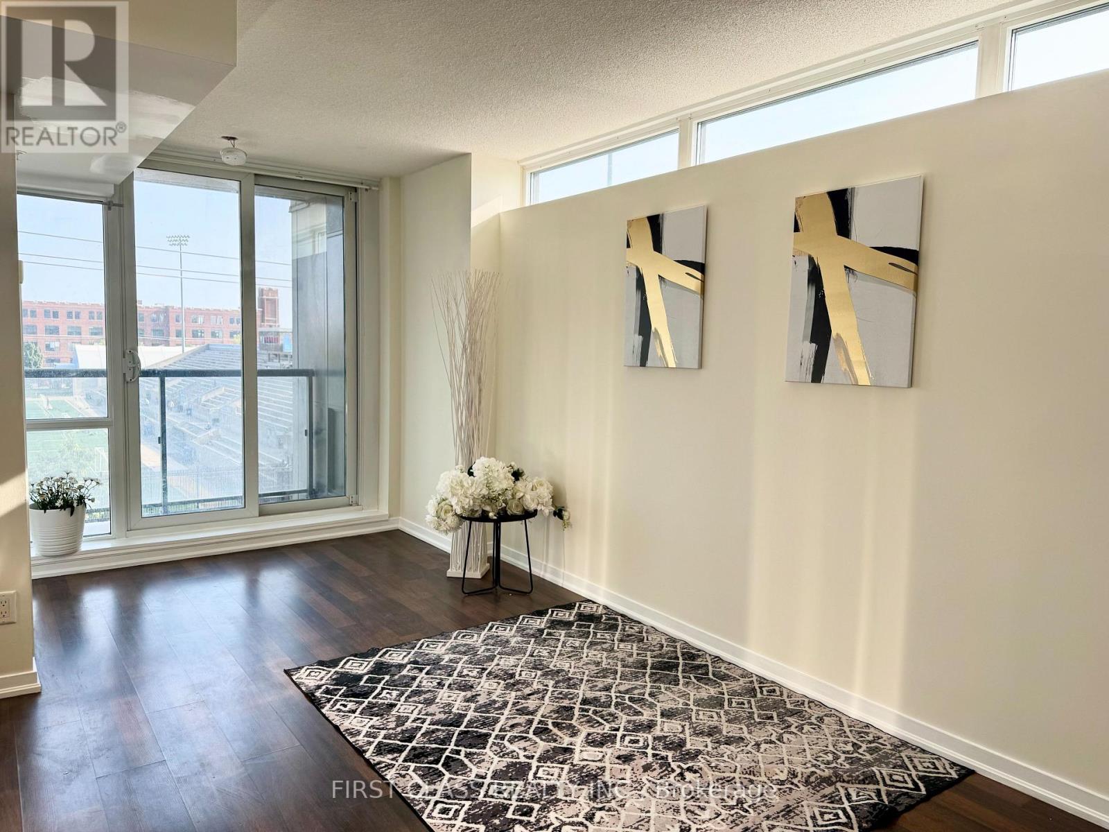 Photo 10 of 313 20 Joe Shuster Way, Toronto ON