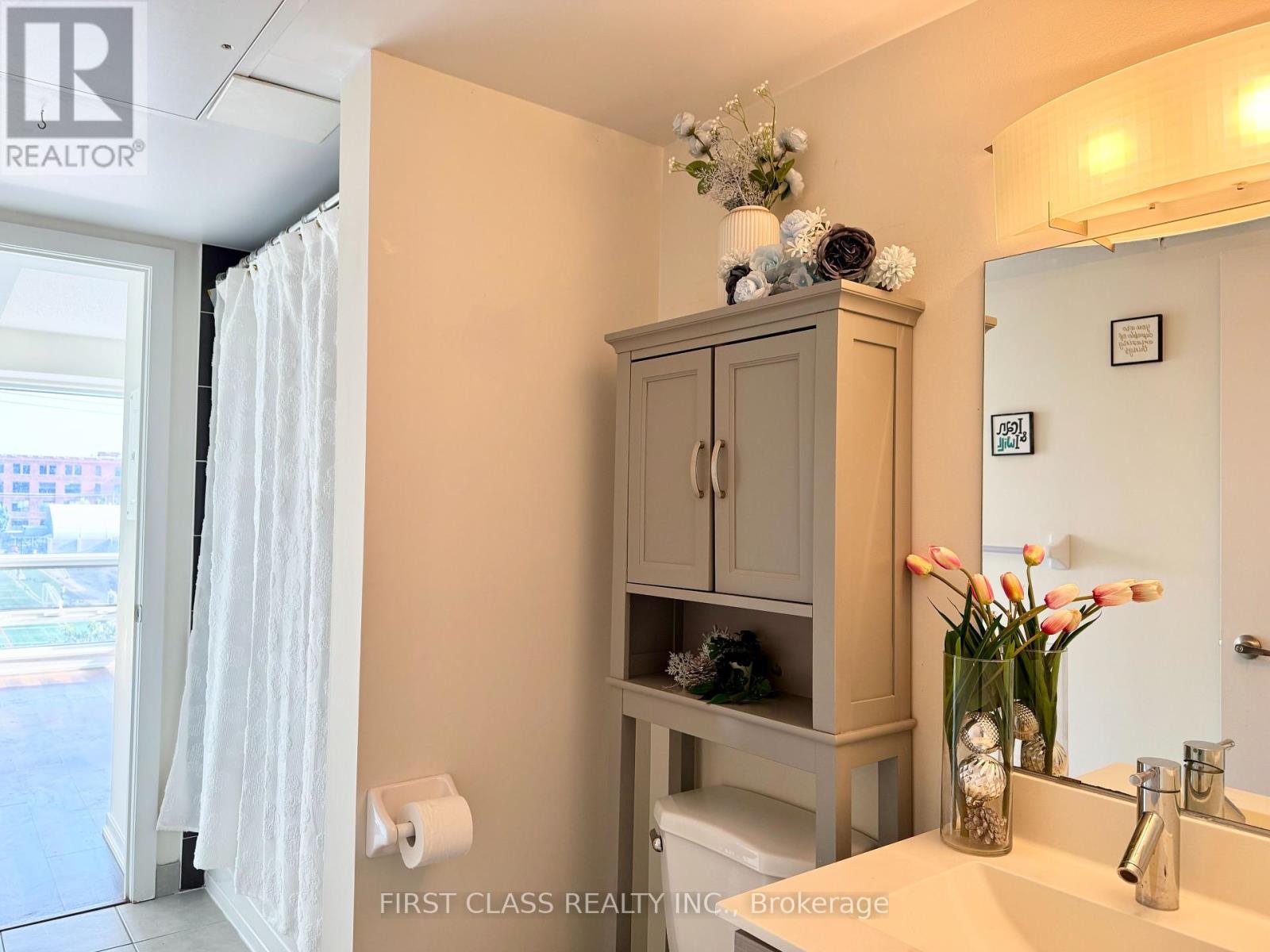 Photo 2 of 313 20 Joe Shuster Way, Toronto ON