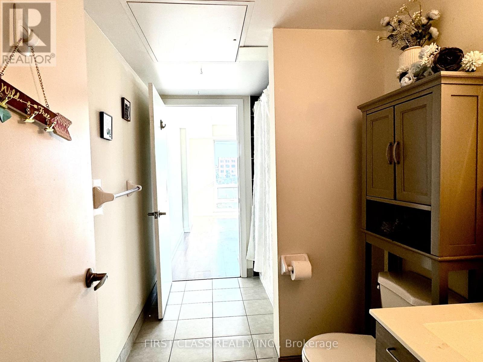 Photo 4 of 313 20 Joe Shuster Way, Toronto ON