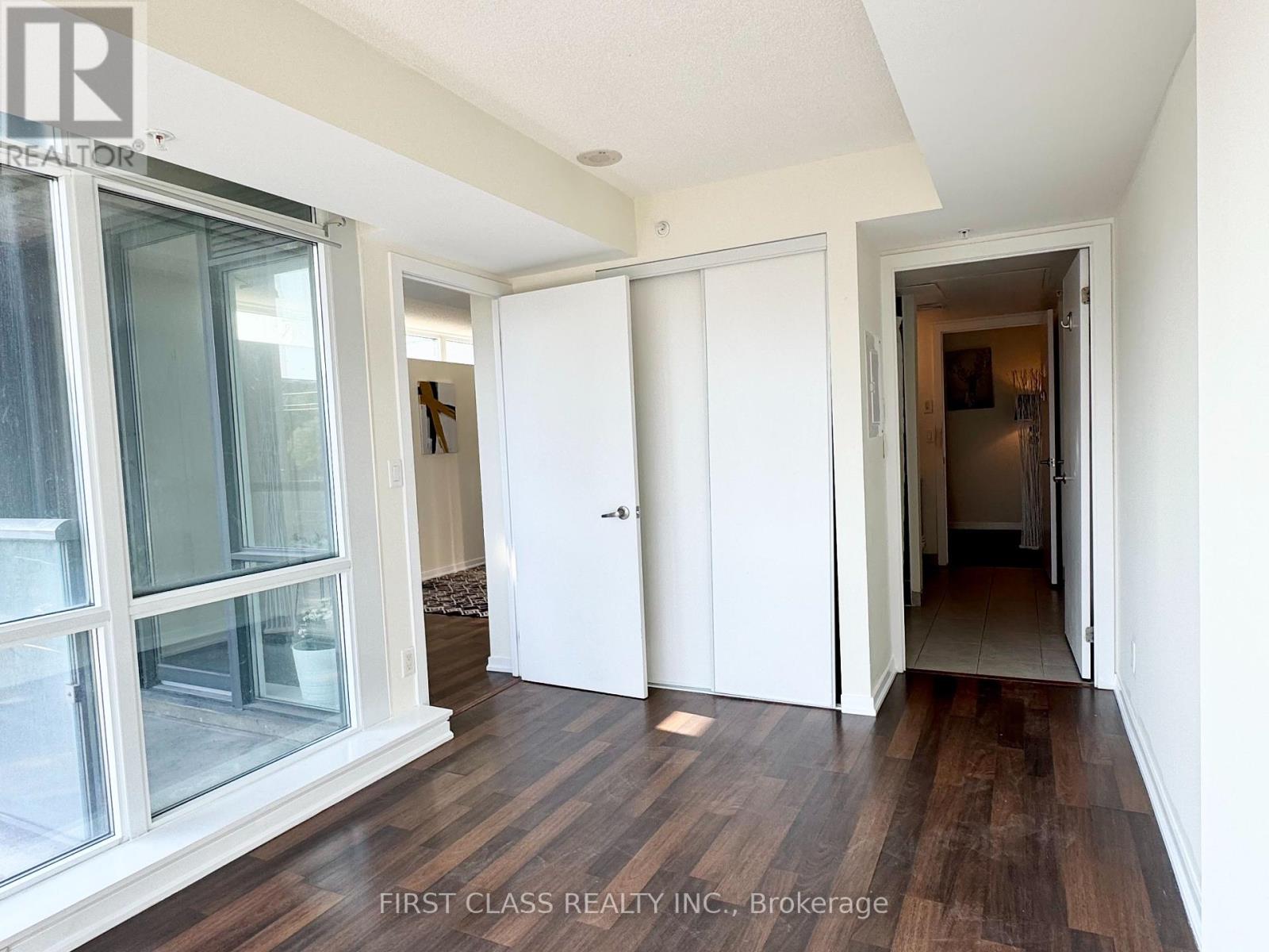 Photo 6 of 313 20 Joe Shuster Way, Toronto ON