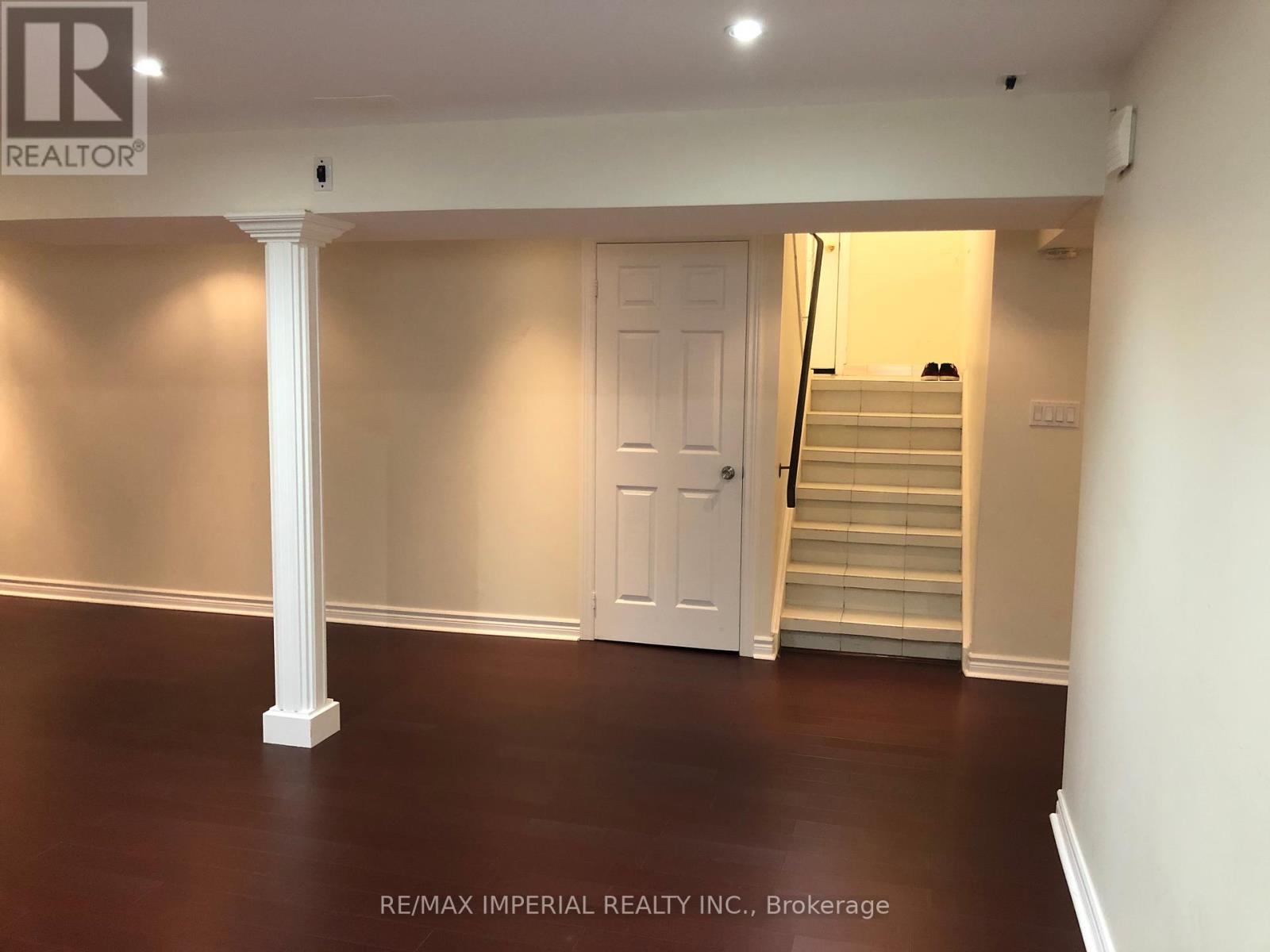 Photo 12 of 28 Bowhill Crescent, Toronto ON