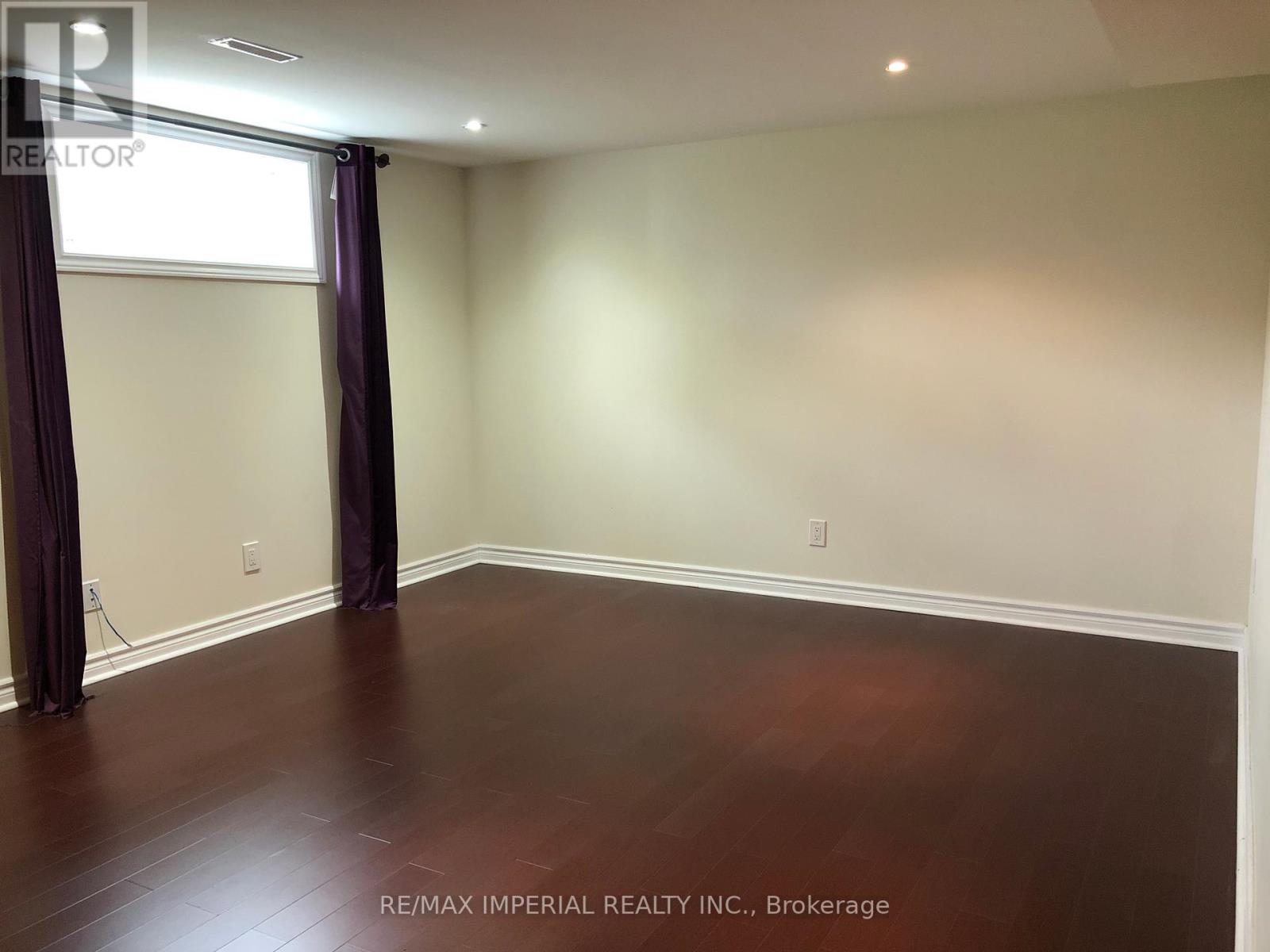 Photo 7 of 28 Bowhill Crescent, Toronto ON
