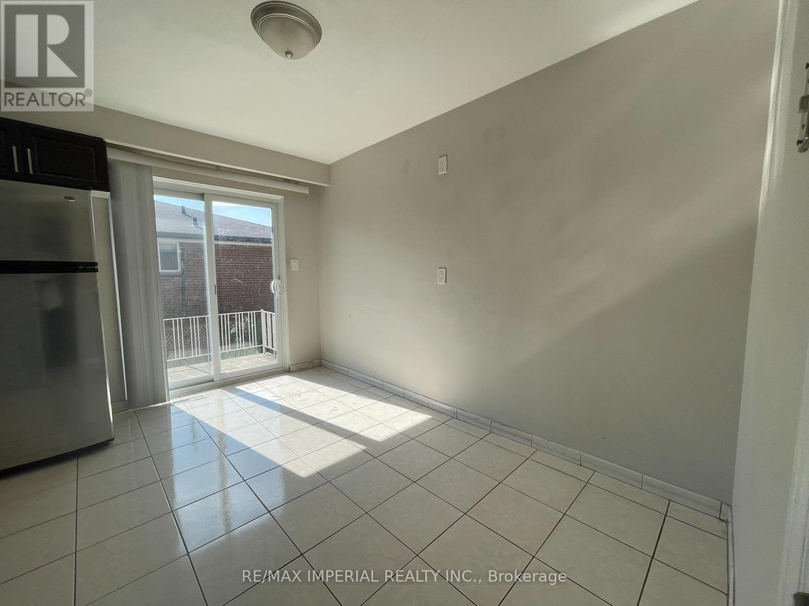 Photo 5 of 28 Bowhill Crescent, Toronto ON