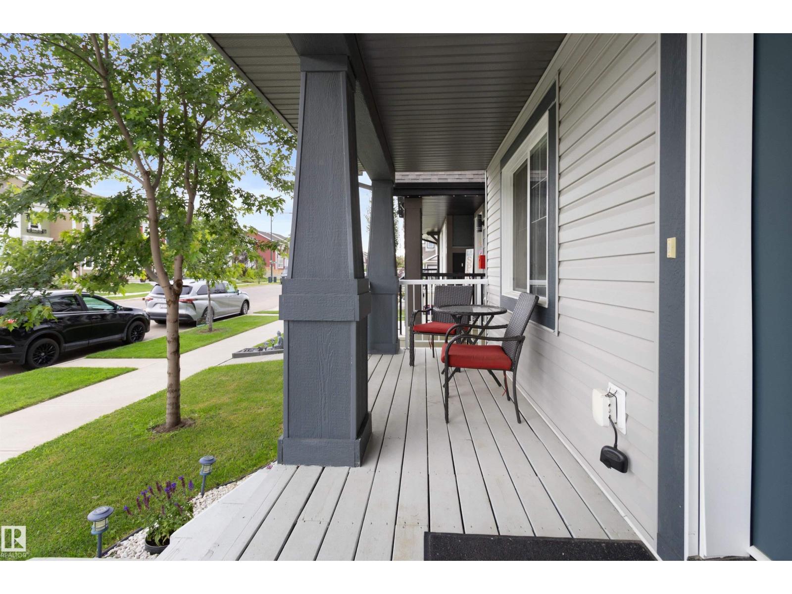 Photo 3 of 2654 Maple Wy Nw, Edmonton AB