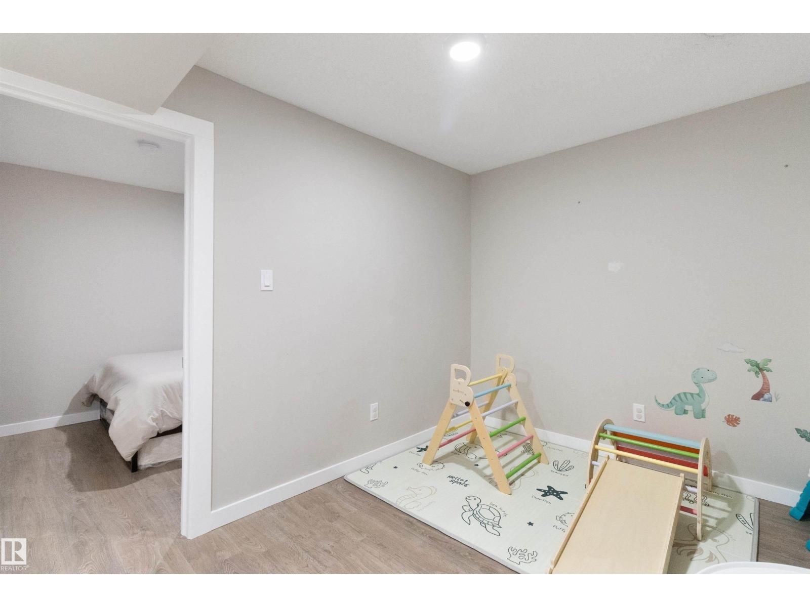 Photo 37 of 2654 Maple Wy Nw, Edmonton AB