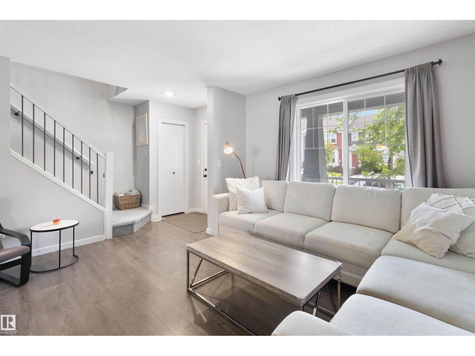 Photo 5 of 2654 Maple Wy Nw, Edmonton AB