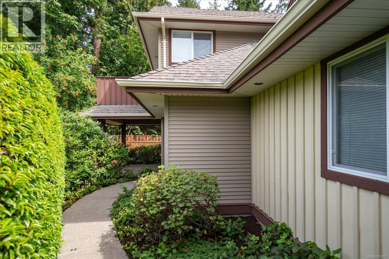Photo 6 of 12 340 Young St, Parksville BC