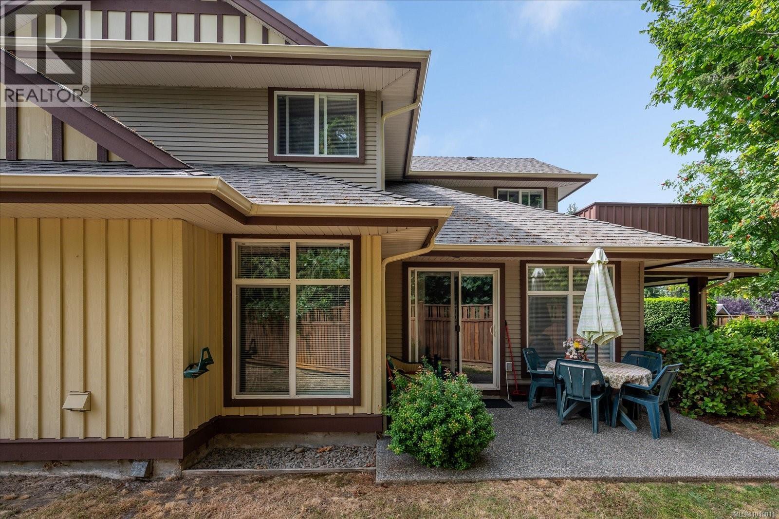 Photo 9 of 12 340 Young St, Parksville BC